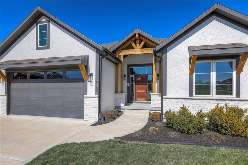 9102 11th Street Ct, Lee's Summit, MO 64064