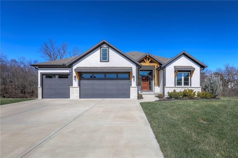 9102 11th Street Ct, Lee's Summit, MO 64064