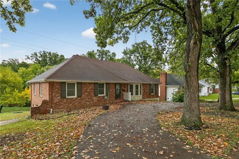 6761 Woodland Ave, Kansas City, MO 64118