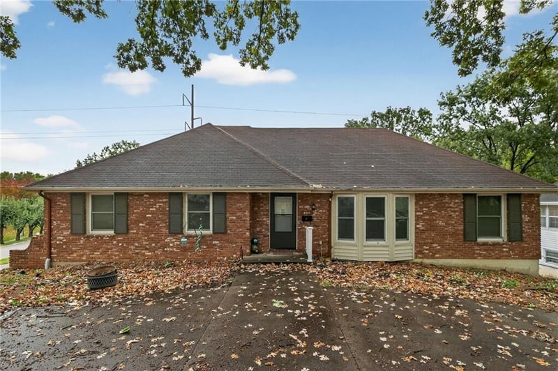 6761 Woodland Ave, Kansas City, MO 64118