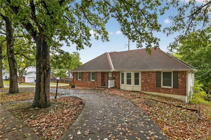 6761 Woodland Ave, Kansas City, MO 64118