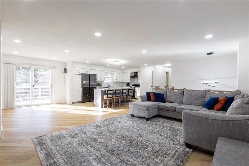 9118 Robinson St, Overland Park, KS 66212