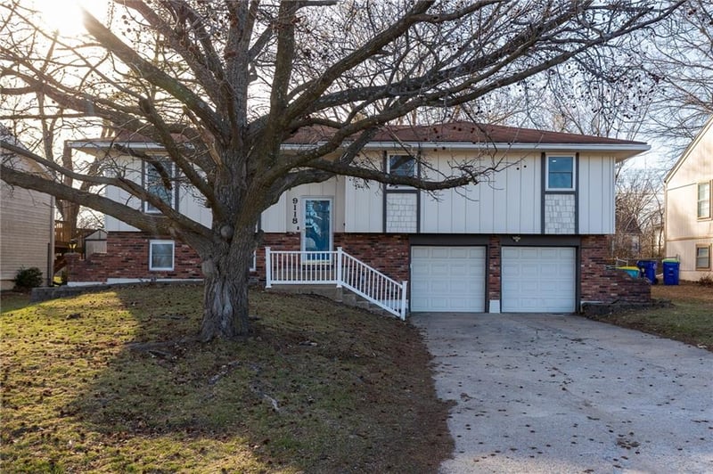9118 Robinson St, Overland Park, KS 66212