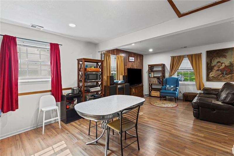 5021 Crest Dr, Kansas City, KS 66106