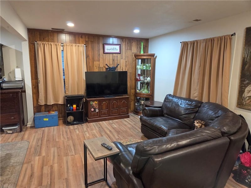 5021 Crest Dr, Kansas City, KS 66106