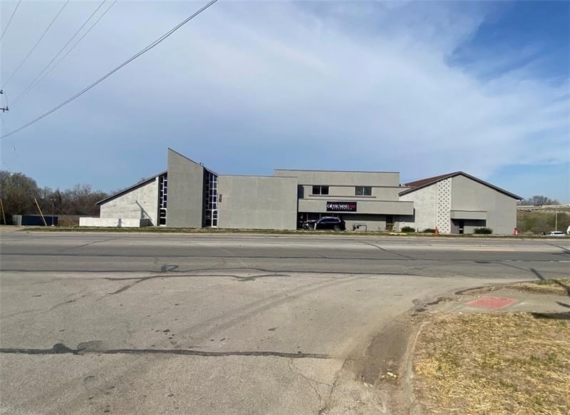 10306 Blue Ridge Blvd, Kansas City, MO 64134