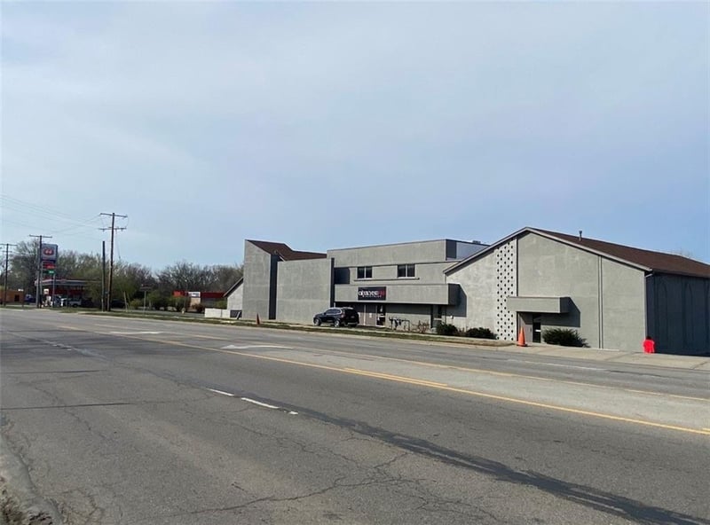 10306 Blue Ridge Blvd, Kansas City, MO 64134