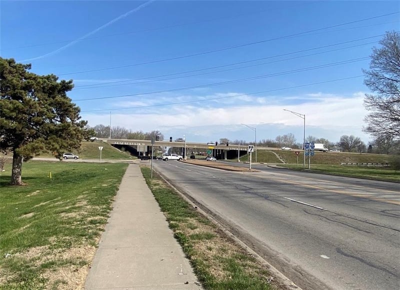 10306 Blue Ridge Blvd, Kansas City, MO 64134