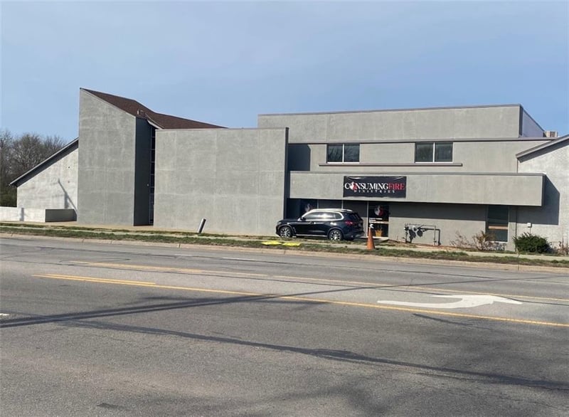 10306 Blue Ridge Blvd, Kansas City, MO 64134