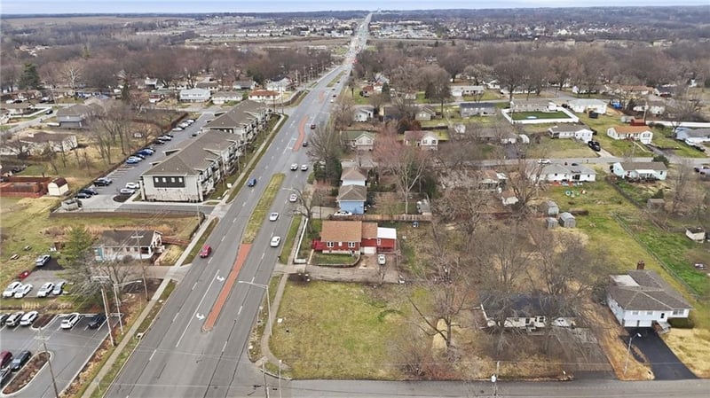 8701 Oak Trafficway, Kansas City, MO 64155