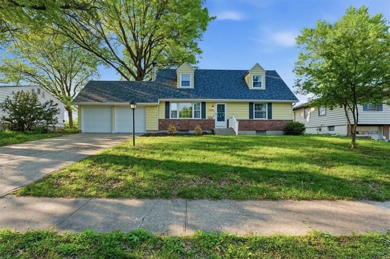900 6th St, Lee's Summit, MO 64081