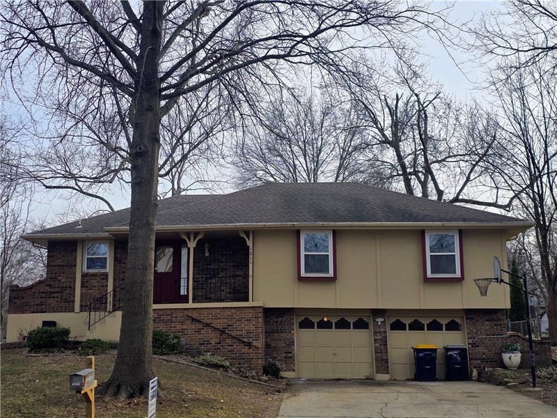 1211 Briarcroft St, Lee's Summit, MO 64063