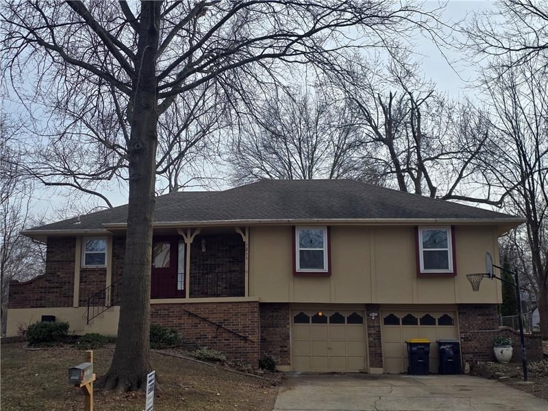1211 Briarcroft St, Lee's Summit, MO 64063