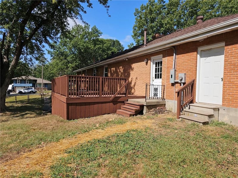 3701 Greenwich Ln, Independence, MO 64055