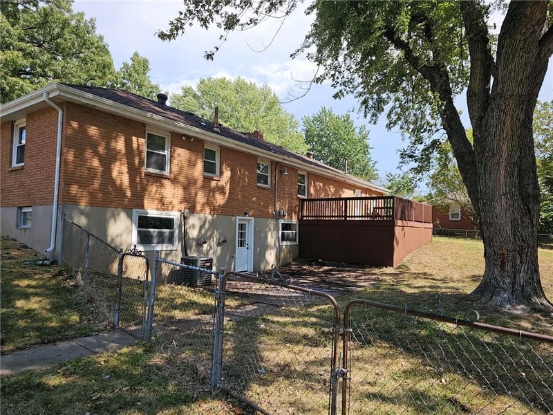 3701 Greenwich Ln, Independence, MO 64055