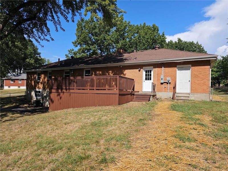 3701 Greenwich Ln, Independence, MO 64055
