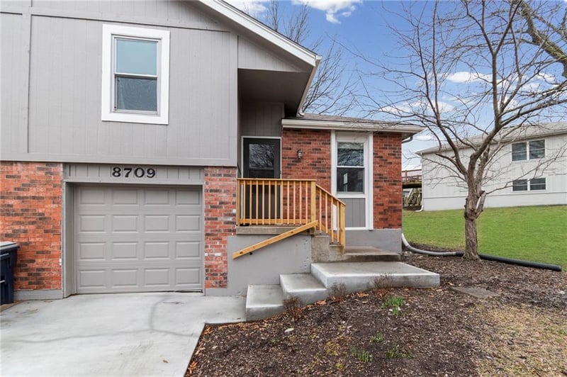 8709 Hull Ave, Kansas City, MO 64154
