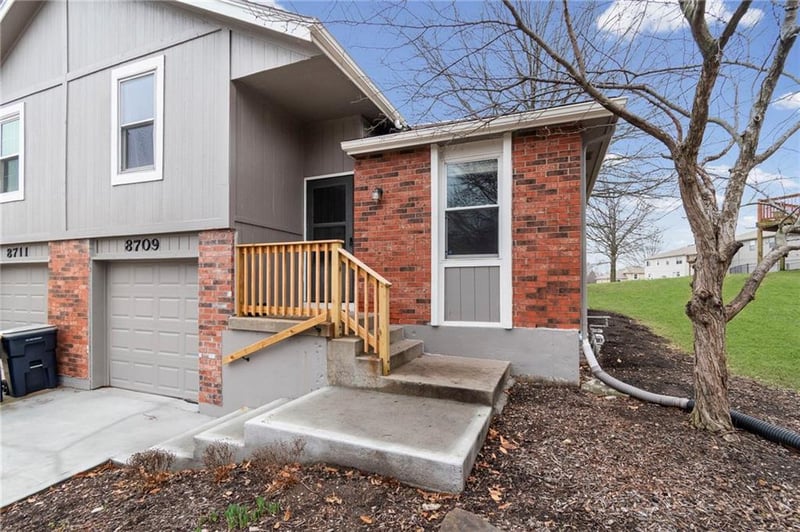 8709 Hull Ave, Kansas City, MO 64154