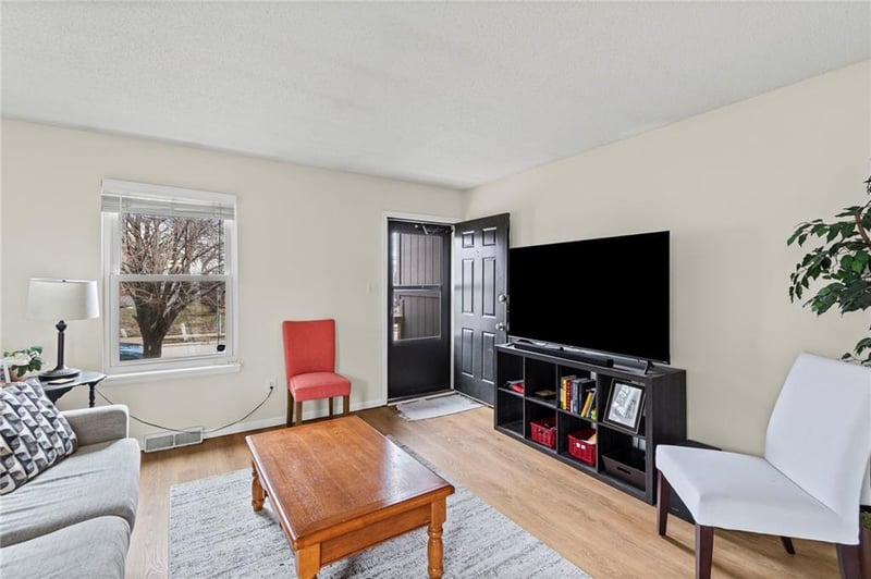 8709 Hull Ave, Kansas City, MO 64154