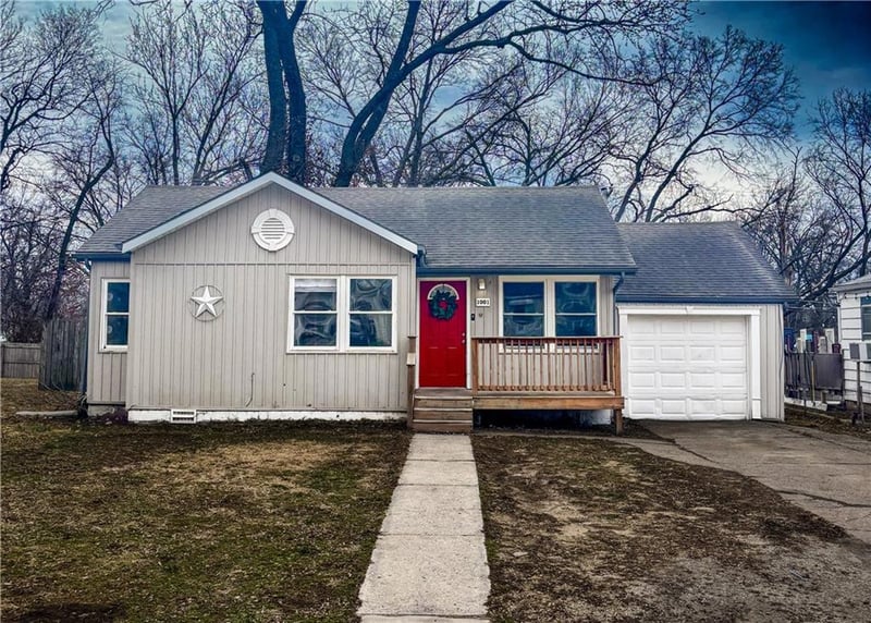 1001 44th St, Kansas City, MO 64116