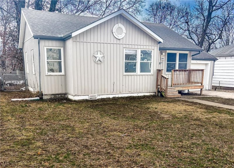 1001 44th St, Kansas City, MO 64116