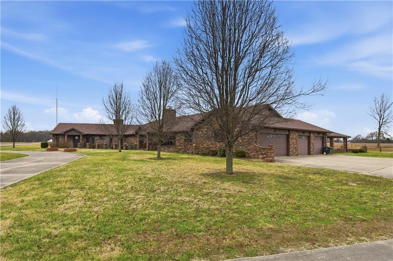 1055 S 200th St, Pittsburg, KS 66762