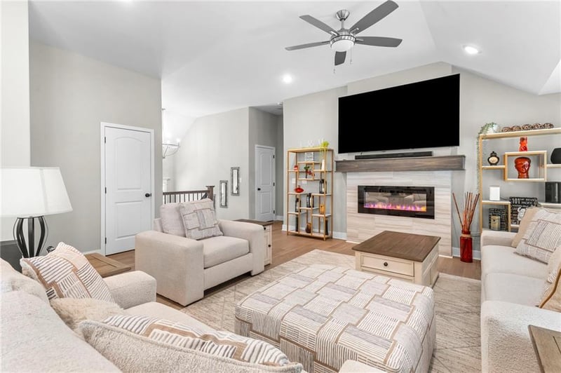 1404 Maple Dr, Grain Valley, MO 64029