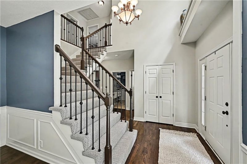 1561 Parkside Dr, Liberty, MO 64068