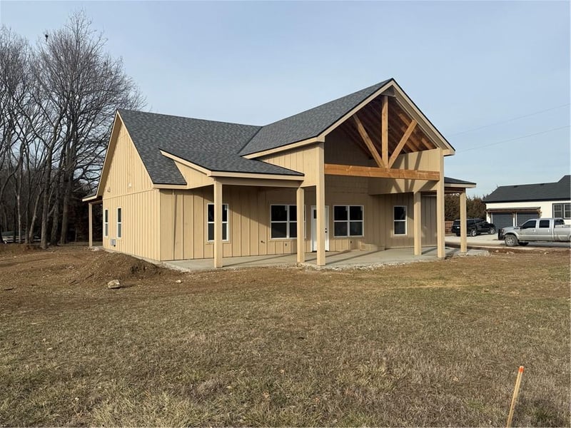 121 Elm Dr, Linn Valley, KS 66040