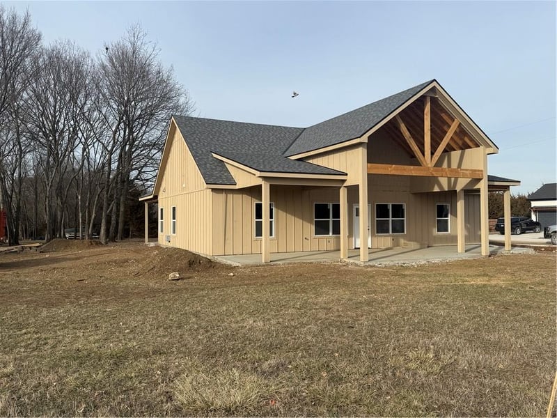 121 Elm Dr, Linn Valley, KS 66040