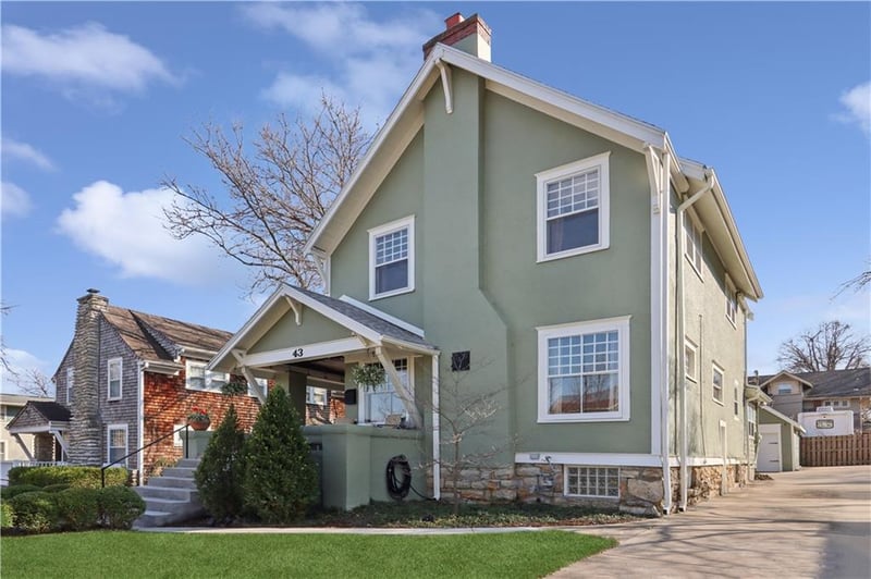 43 E 52nd St, Kansas City, MO 64112