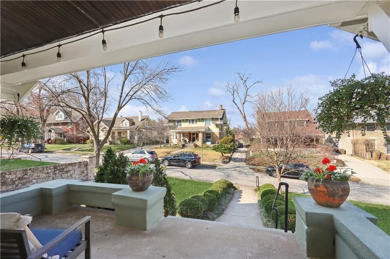 43 E 52nd St, Kansas City, MO 64112