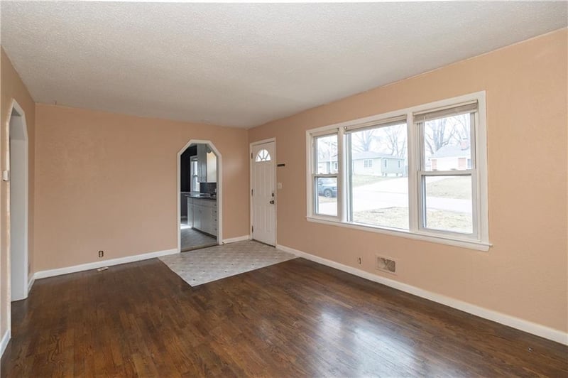 7109 Cherry Ln, Gladstone, MO 64118