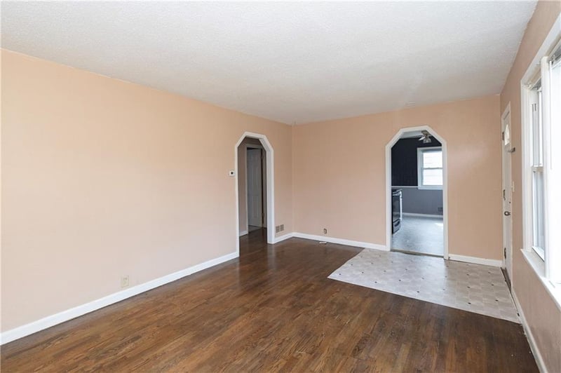 7109 Cherry Ln, Gladstone, MO 64118