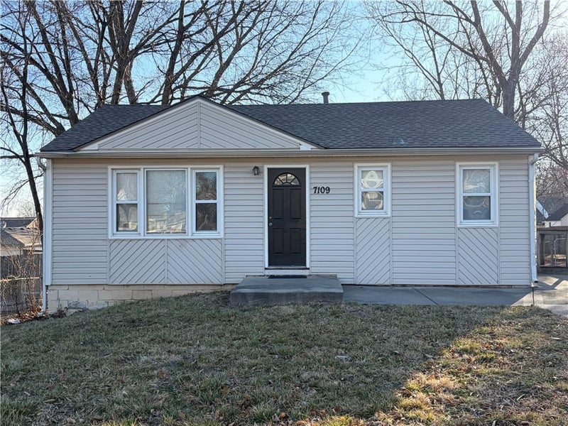 7109 Cherry Ln, Gladstone, MO 64118