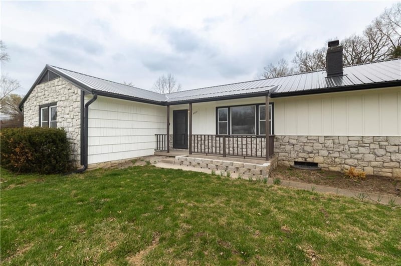 5317 Waukomis Dr, Kansas City, MO 64151
