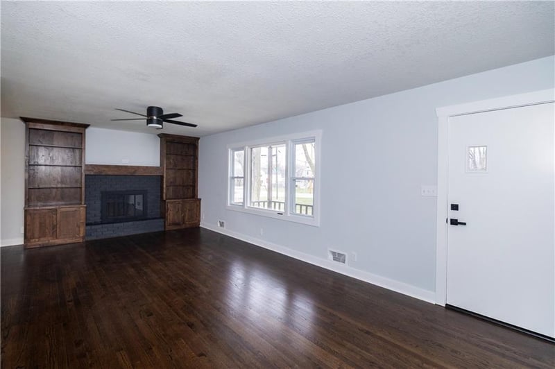 5317 Waukomis Dr, Kansas City, MO 64151