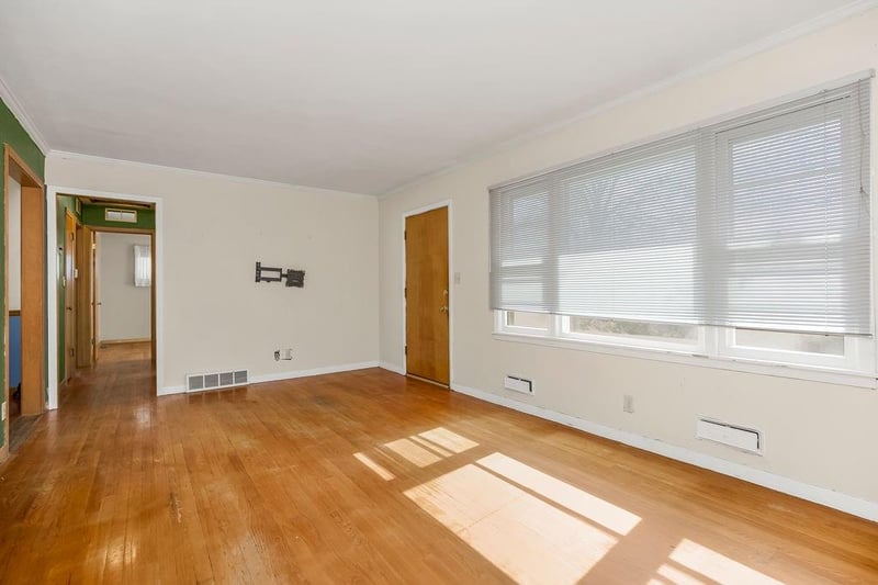 5806 75th St, Prairie Village, KS 66208