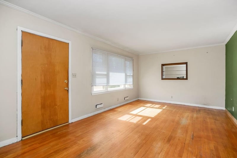 5806 75th St, Prairie Village, KS 66208