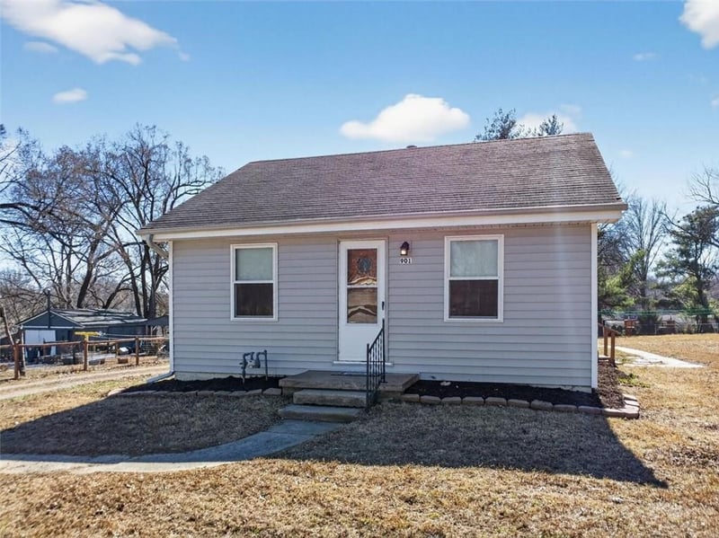 901 NE 83rd St, Kansas City, MO 64118