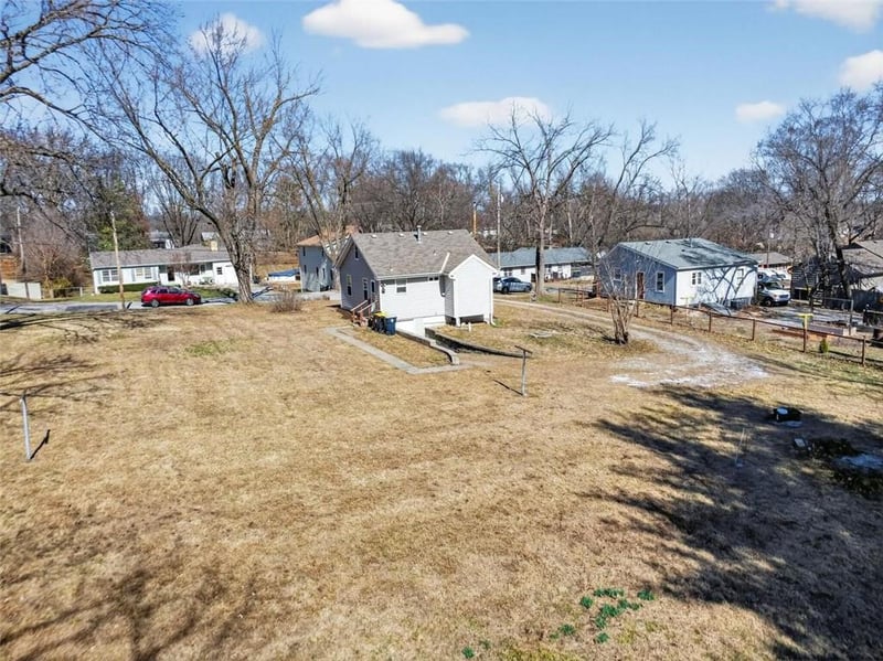 901 NE 83rd St, Kansas City, MO 64118