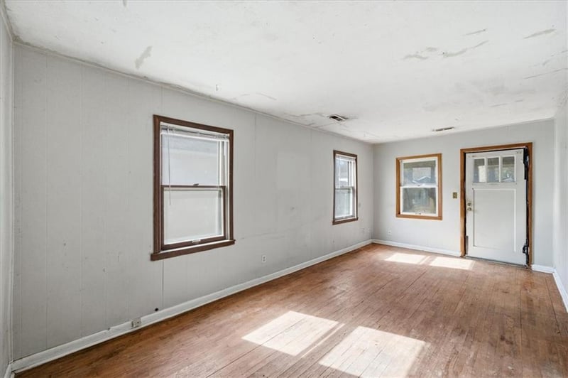 7607 Pennsylvania Ave, Kansas City, MO 64114