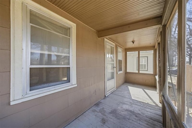 7607 Pennsylvania Ave, Kansas City, MO 64114