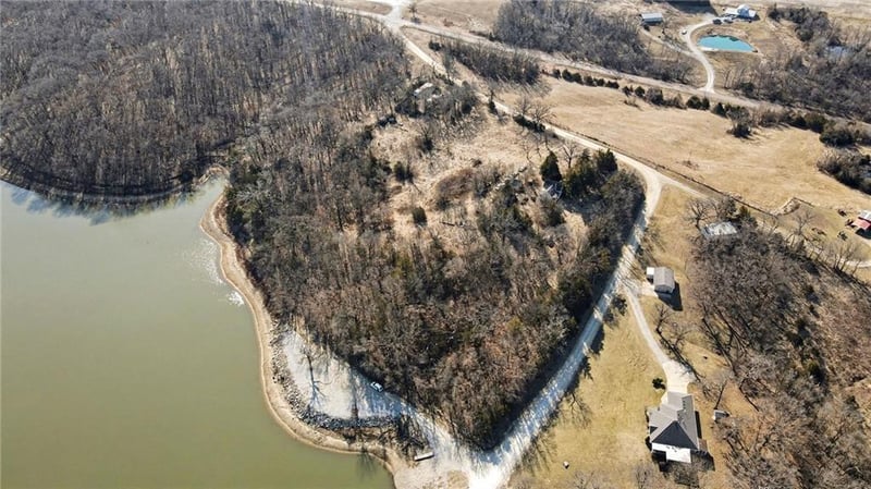 53930 3rd St, Milan, MO 63556
