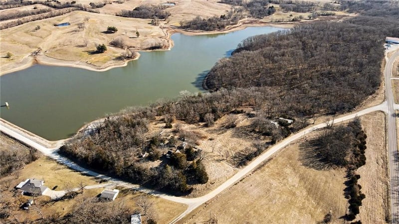 53930 3rd St, Milan, MO 63556