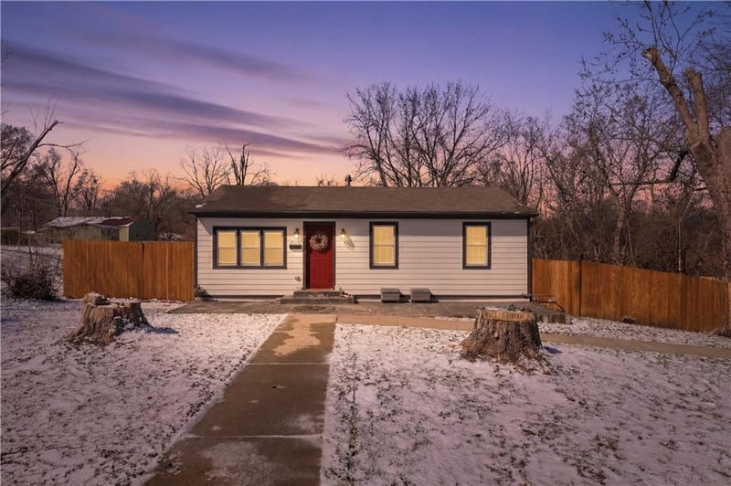 10302 Oakland Ave, Kansas City, MO 64134