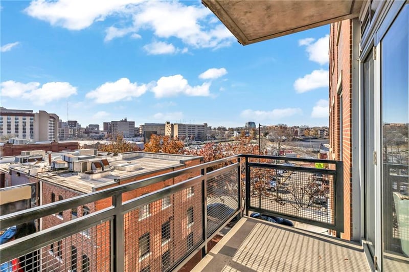 4141 Pennsylvania Ave #304, Kansas City, MO 64111