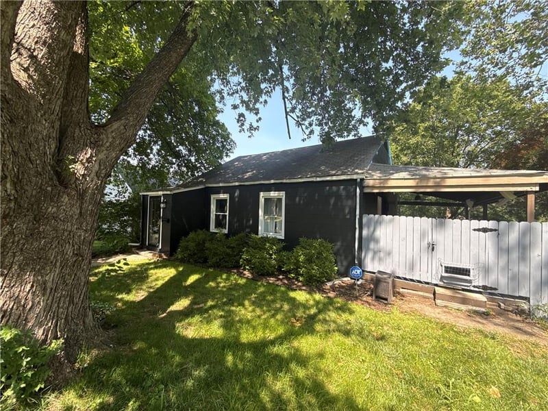 4705 Reinhardt Dr, Roeland Park, KS 66205