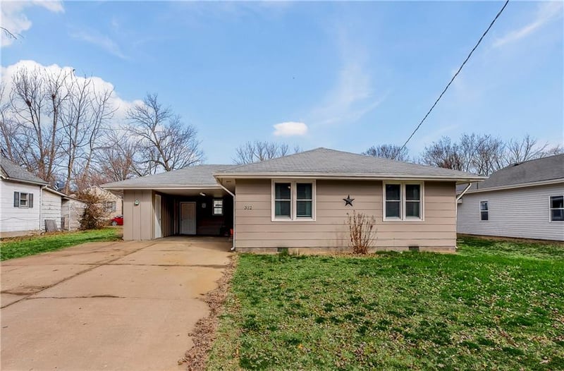 312 Pine St, Butler, MO 64730