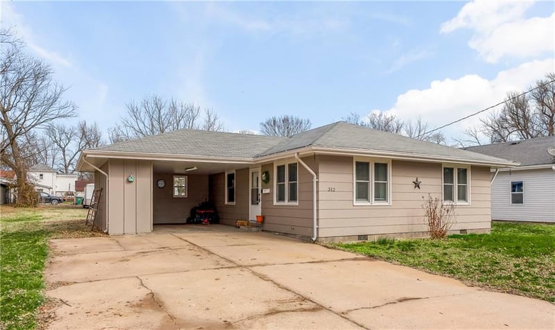312 Pine St, Butler, MO 64730